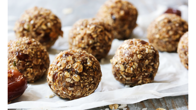 Date-and-Nuts-oatmeal-balls