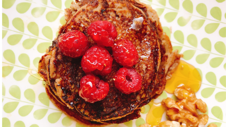 Oatmeal-Pancakes-with-Maple-Syrup
