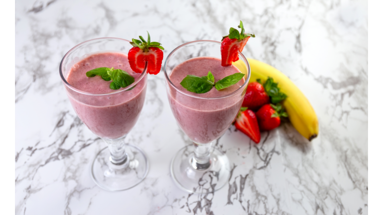 Strawberry-Banana-Oat-Breakfast-Smoothie