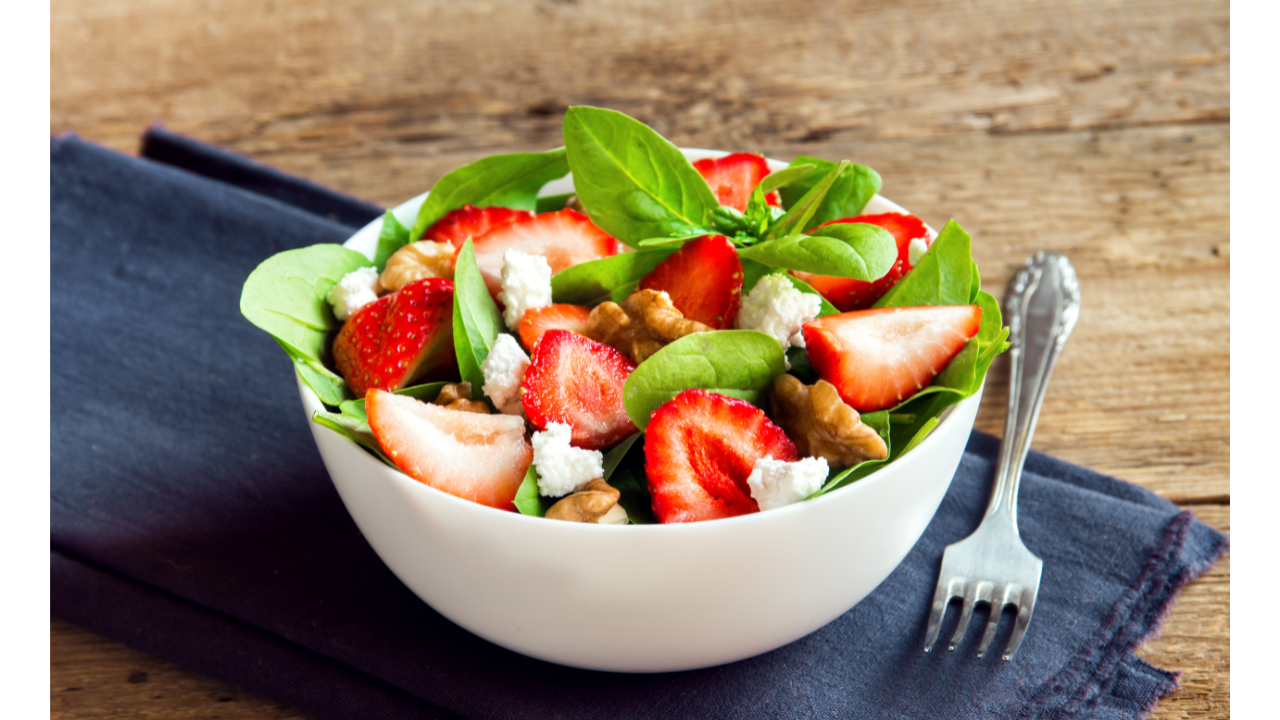 Strawberry-and-spinach-salad
