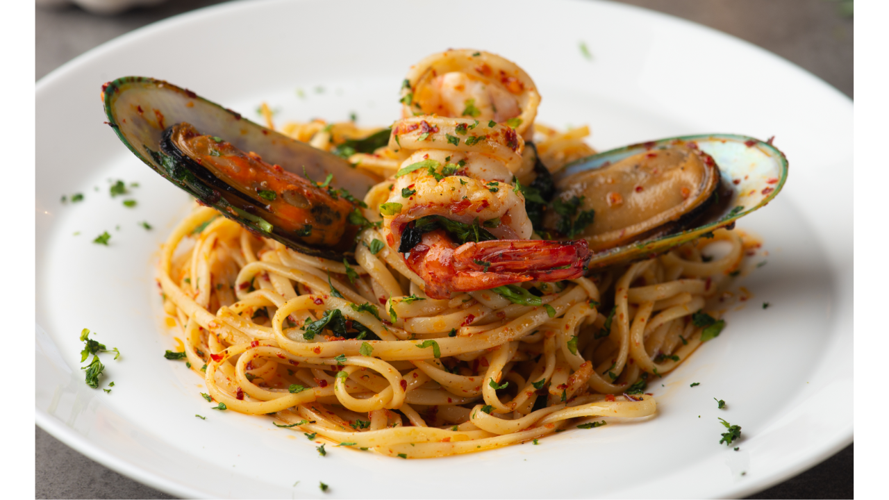 agilo-ollio-spaghetti-with-seafood